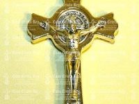 Crucifijo de San Benedicto dorado